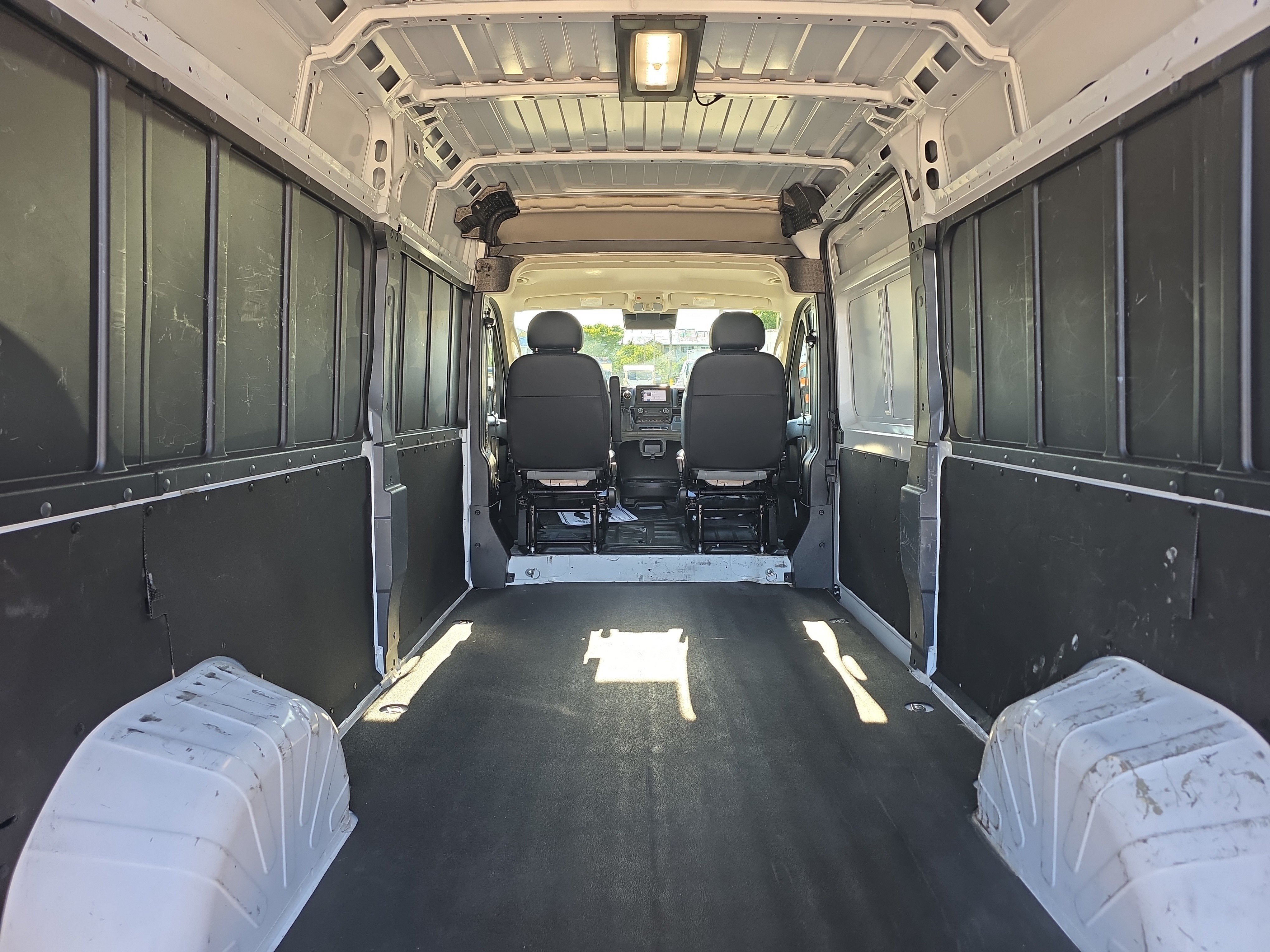 Used 2025 RAM ProMaster 2500 w/ Convenience Group FWD image 12