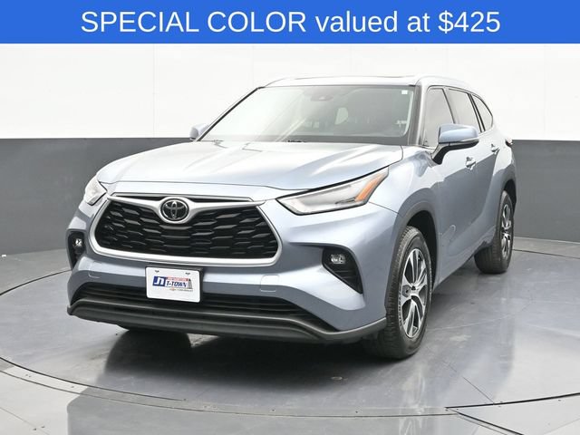 Used 2021 Toyota Highlander XLE FWD video 2