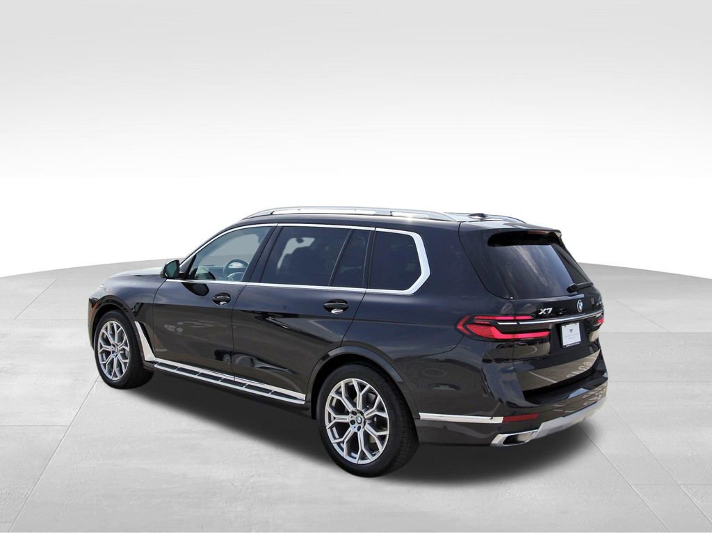 Used 2025 BMW X7 xDrive40i image 3