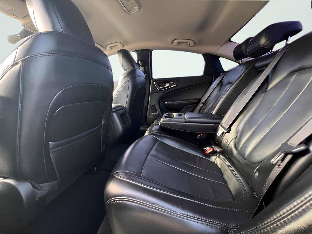 Used 2017 Chrysler 200 Limited Platinum FWD image 18