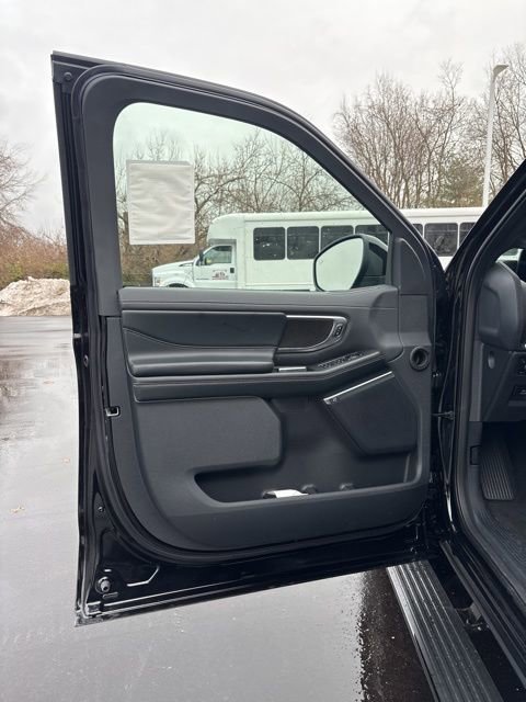 New 2025 Ford Expedition Platinum w/ Stealth Performance Package image 15