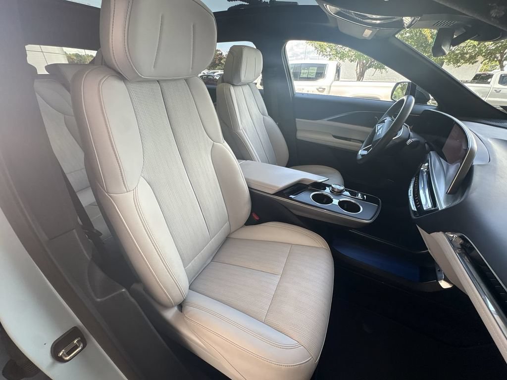 Certified 2024 Cadillac Lyriq Luxury AWD/4WD image 29