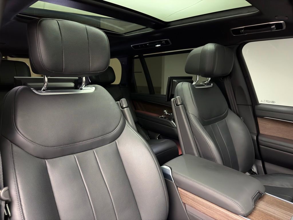 Used 2024 Land Rover Range Rover Long Wheelbase Autobiography image 6