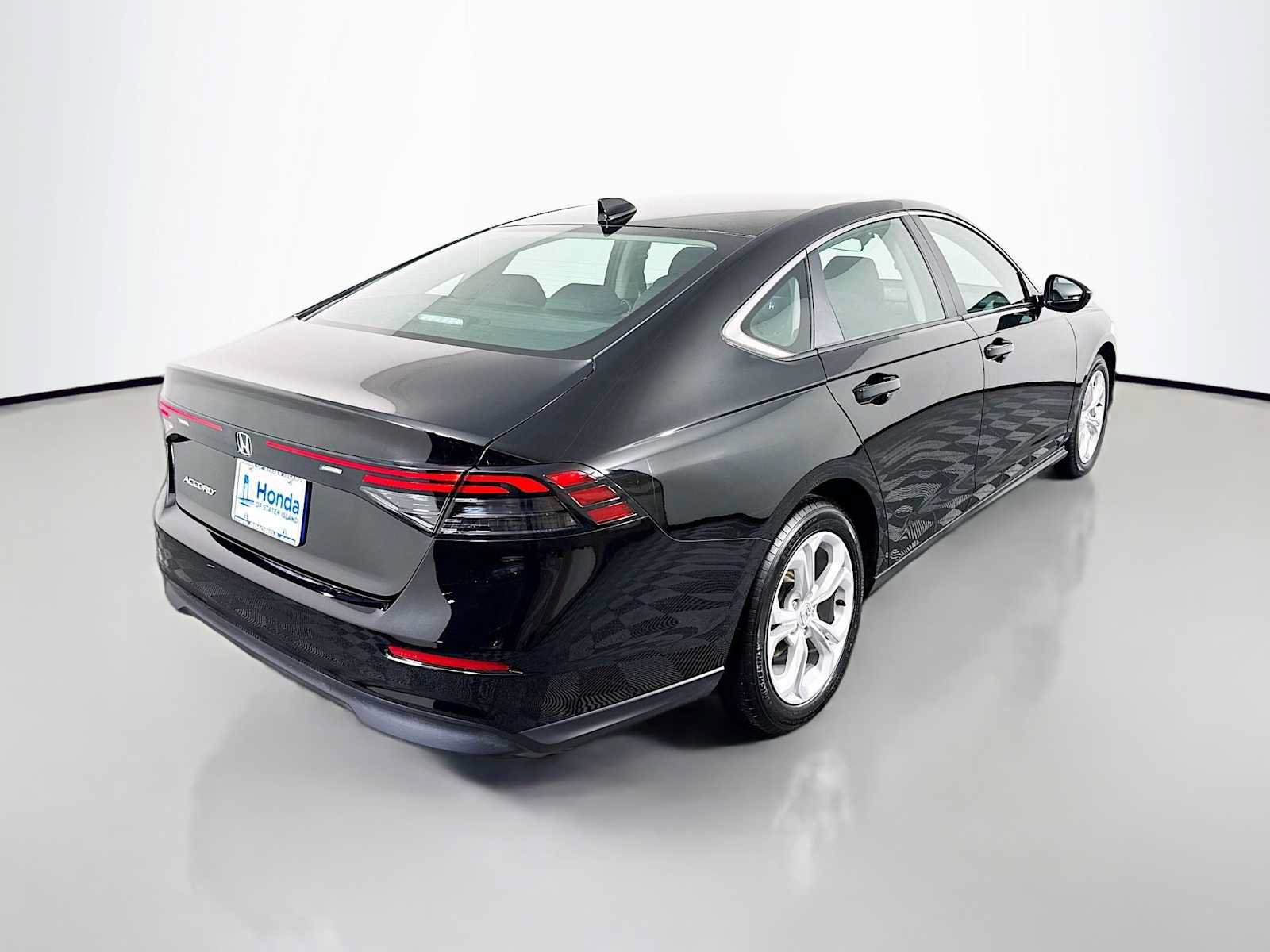 Certified 2025 Honda Accord LX image 5