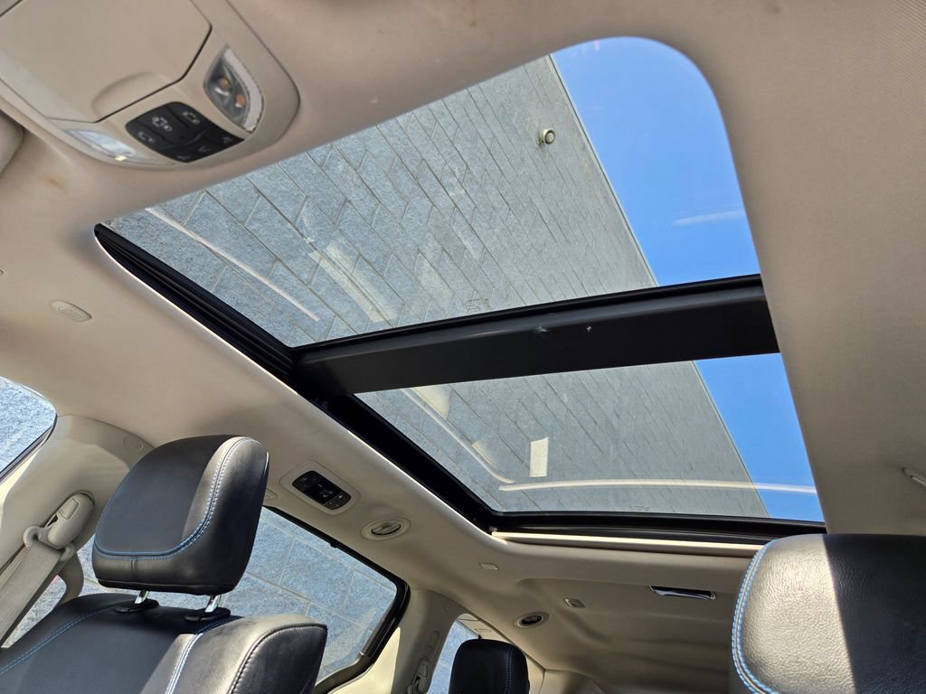Used 2021 Chrysler Pacifica Touring-L w/ Uconnect Theater Family Group AWD/4WD image 35