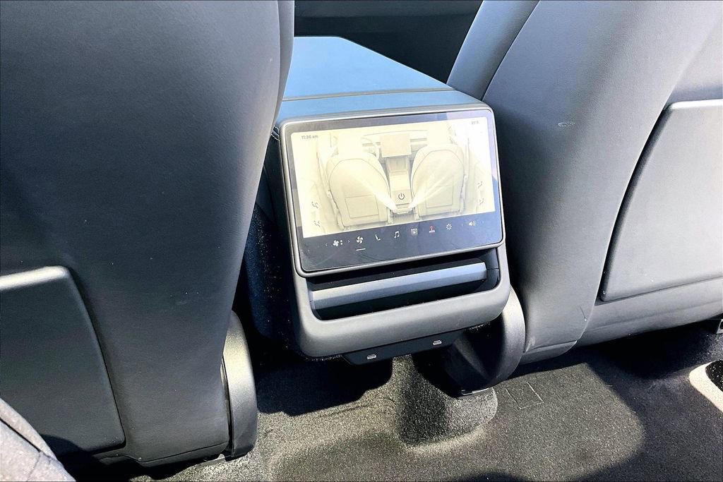 Used 2026 Tesla Model Y 2WD image 10