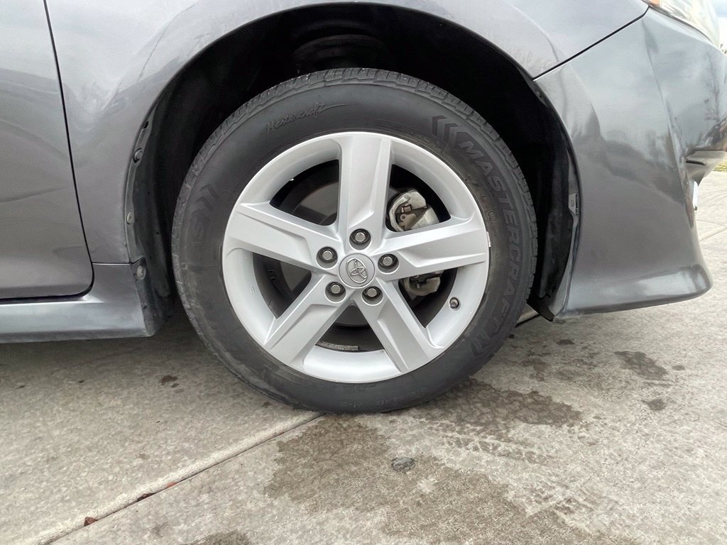 Used 2014 Toyota Camry SE FWD image 32