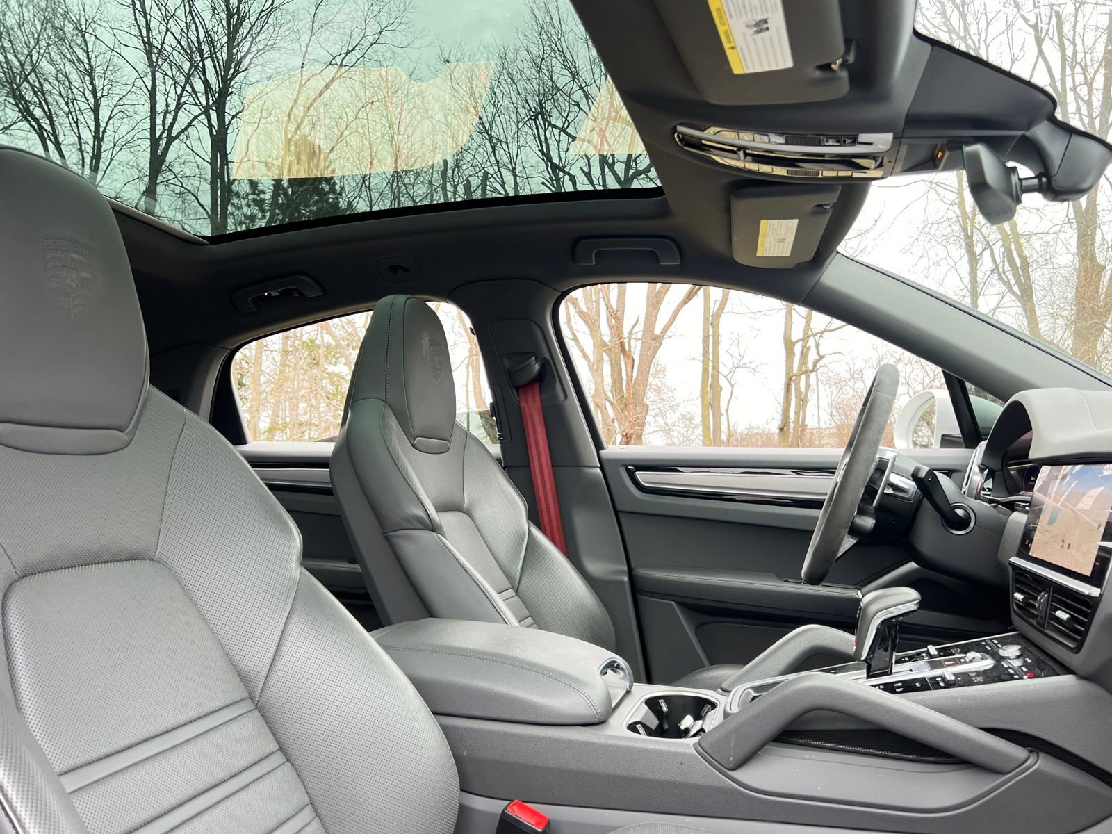 Certified 2022 Porsche Cayenne Platinum Edition image 22