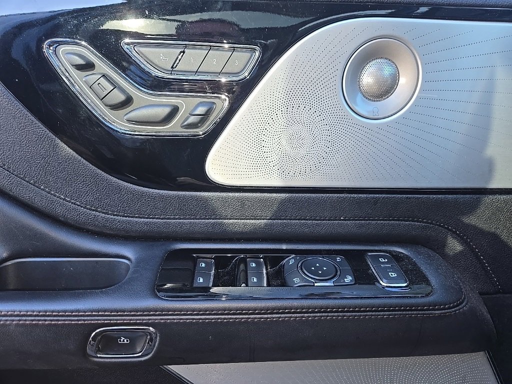 Used 2022 Lincoln Aviator Reserve w/ Equipment Group 201A image 11