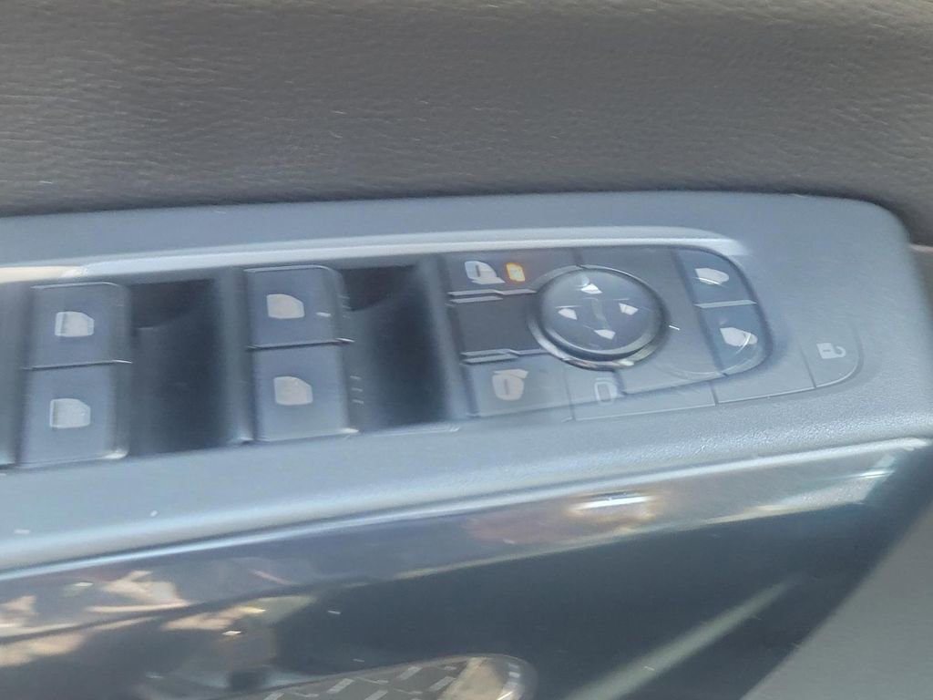 Used 2024 Nissan Pathfinder SV AWD/4WD image 32