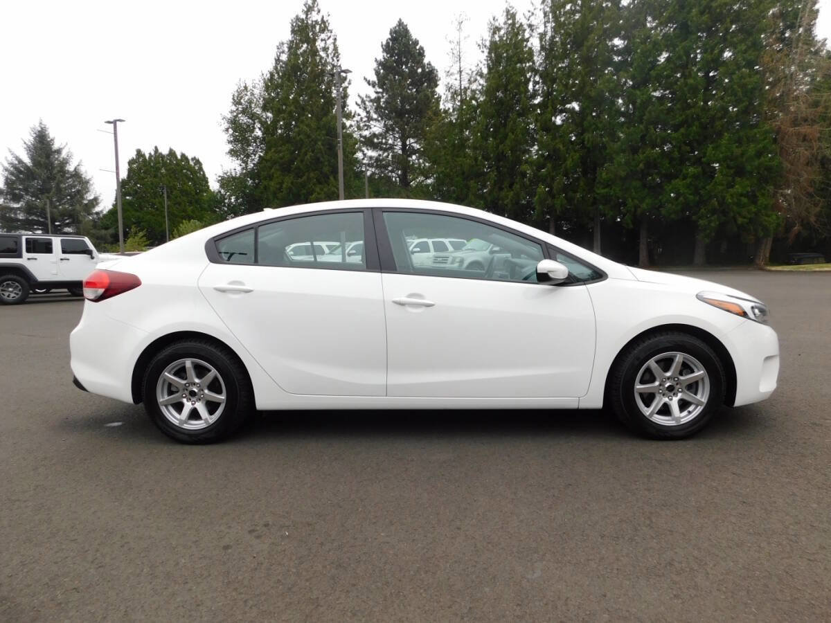 Used 2017 Kia Forte LX image 19
