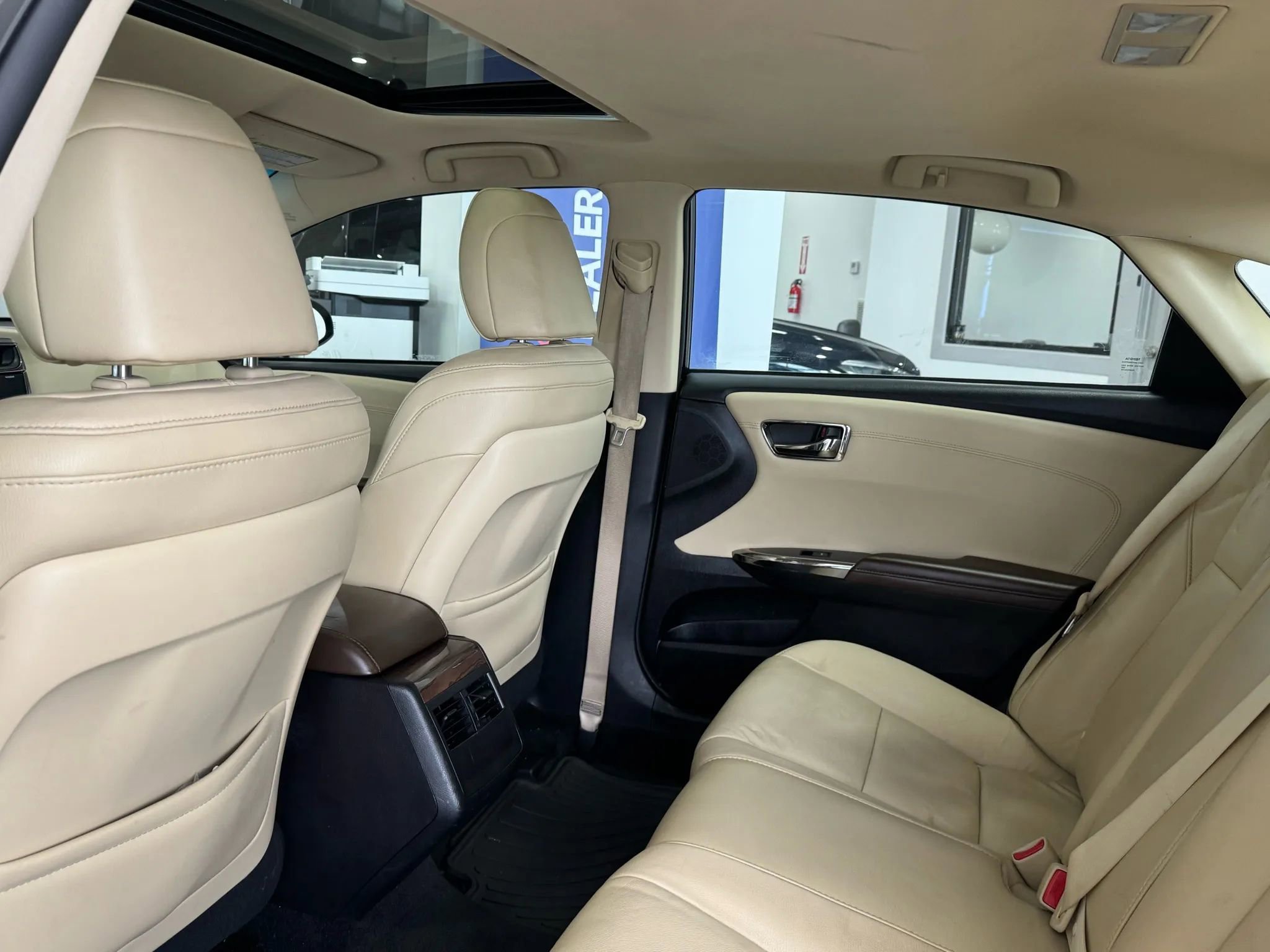 Used 2015 Toyota Avalon XLE image 29