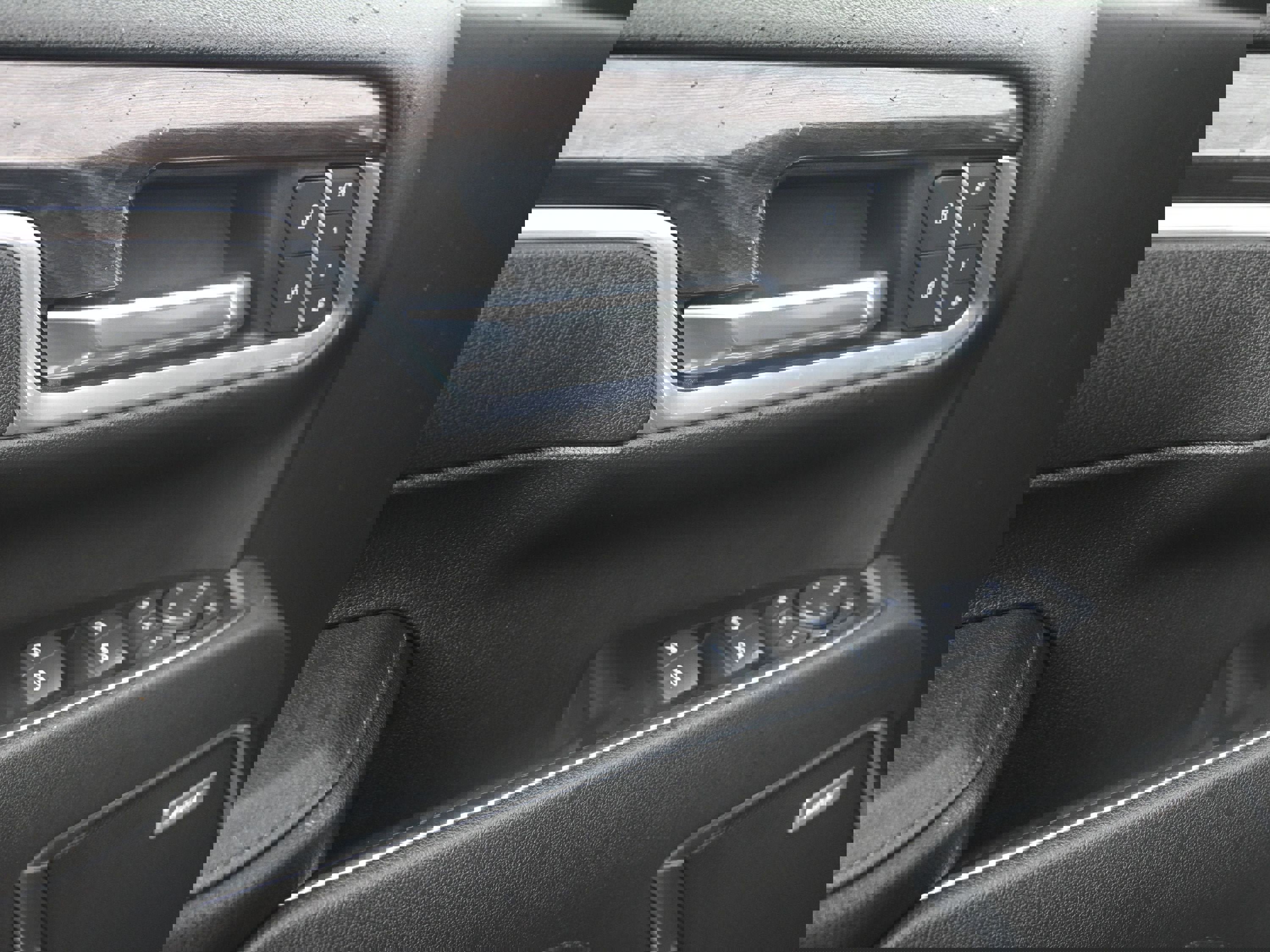 Certified 2025 Chevrolet Silverado 2500 LTZ w/ LTZ Convenience Package image 24