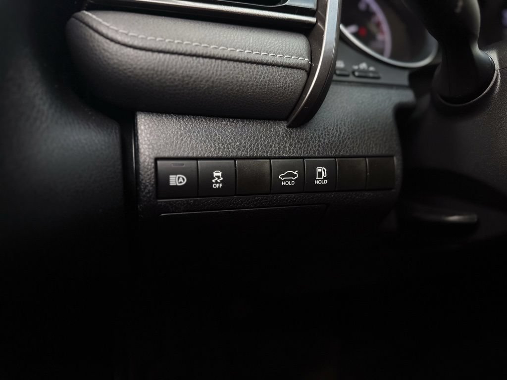 Used 2020 Toyota Camry SE FWD image 18