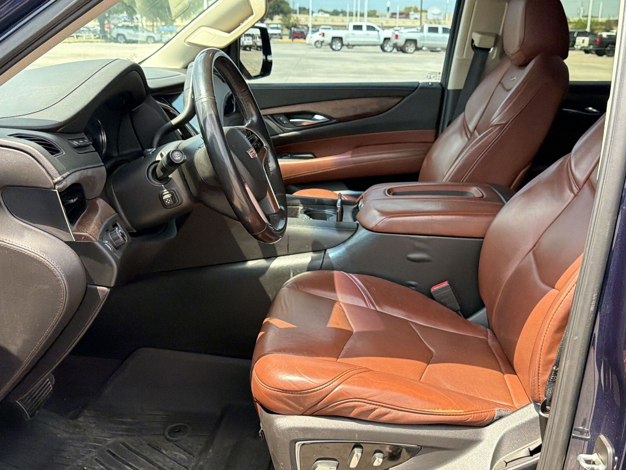 Used 2018 Cadillac Escalade Premium Luxury RWD image 5