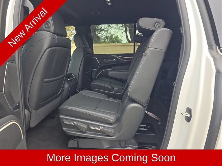 Used 2024 Cadillac Escalade ESV Luxury RWD image 13
