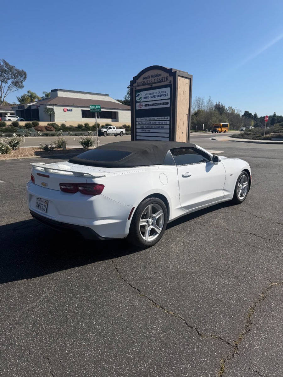 Used 2020 Chevrolet Camaro LT RWD image 5