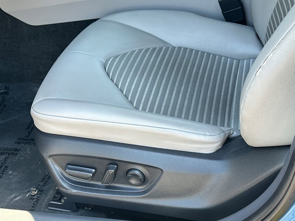 Used 2023 Toyota Camry SE image 18