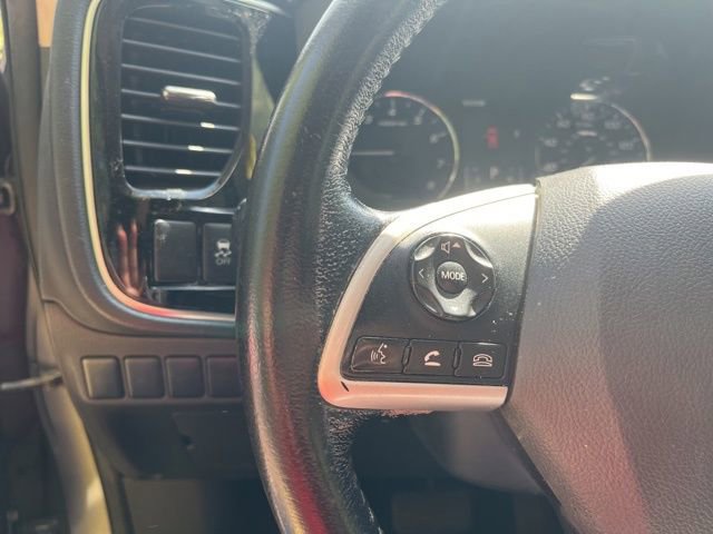 Used 2014 Mitsubishi Outlander SE AWD/4WD image 22