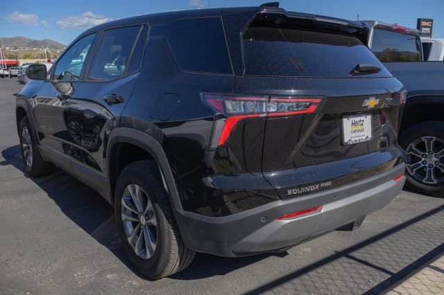 Used 2025 Chevrolet Equinox LT AWD/4WD image 2