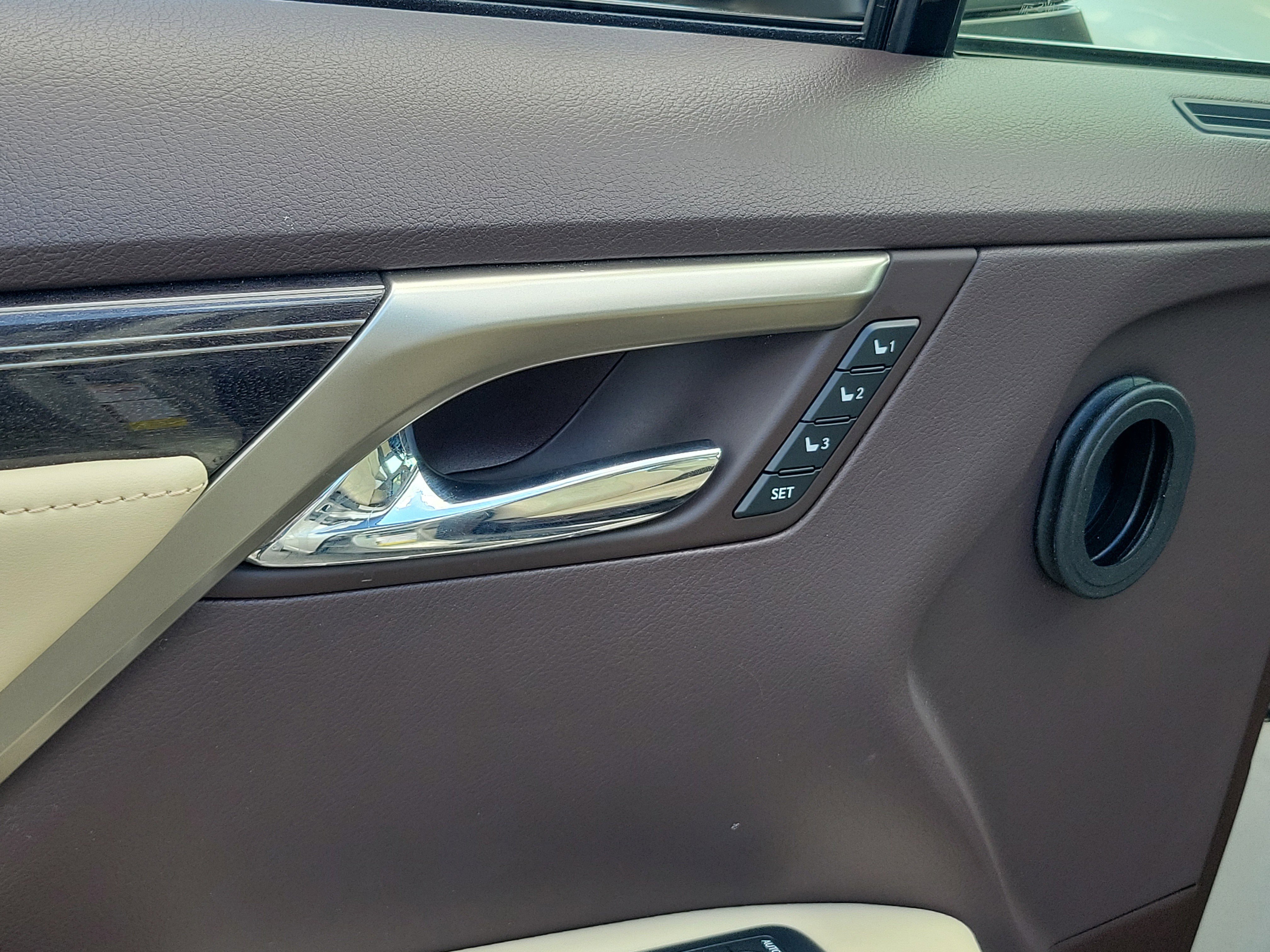 Used 2020 Lexus RX 350L Luxury w/ Accessory Package image 25