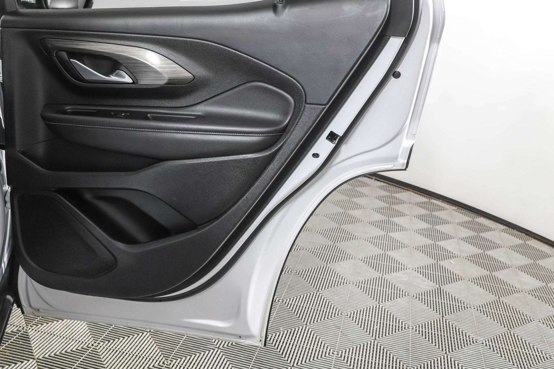 Used 2023 GMC Terrain SLT image 42