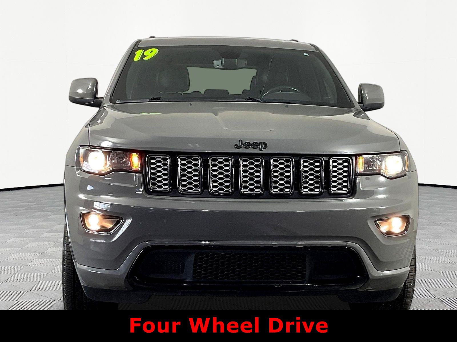 Used 2019 Jeep Grand Cherokee Altitude AWD/4WD image 2