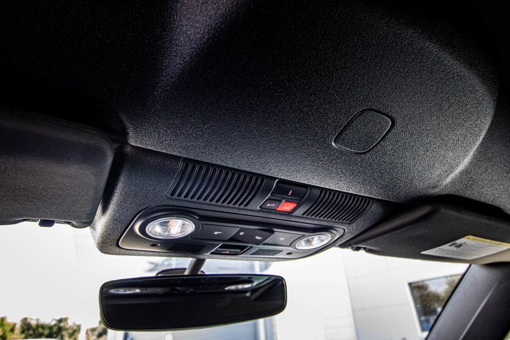 Used 2019 Volkswagen Beetle 2.0T SE image 33