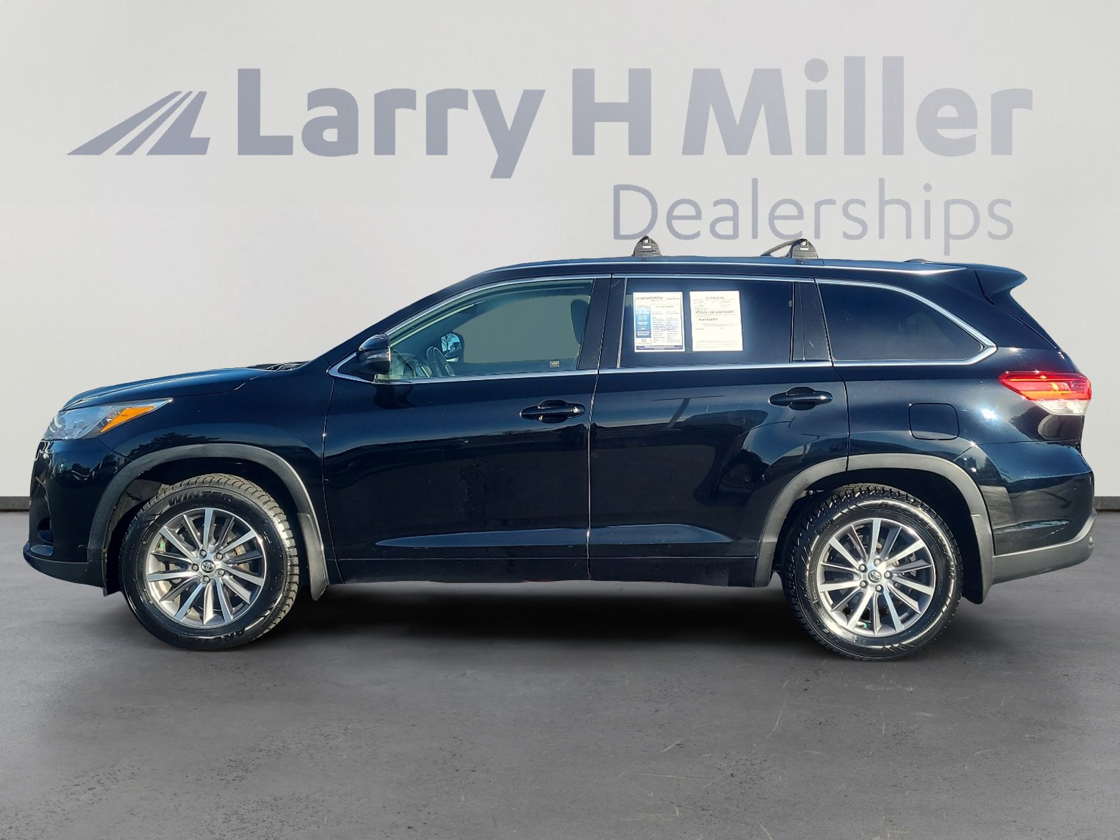 Used 2018 Toyota Highlander XLE image 2
