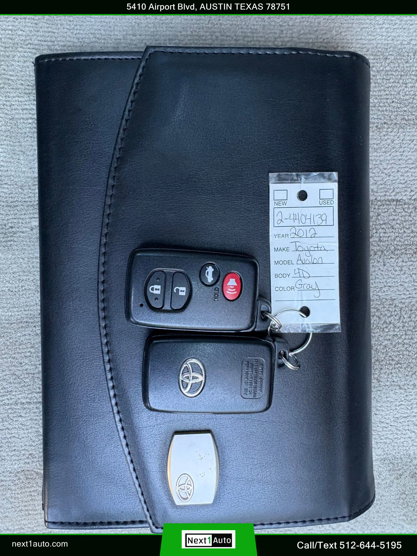 Used 2012 Toyota Avalon Limited image 36