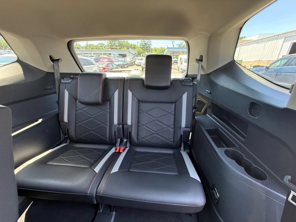 Used 2025 Volkswagen Atlas Peak Edition SE AWD/4WD image 22
