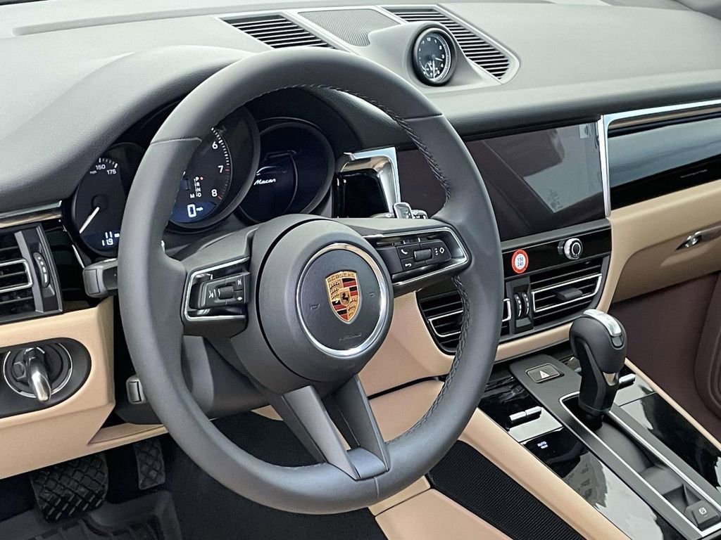 New 2026 Porsche Macan image 4