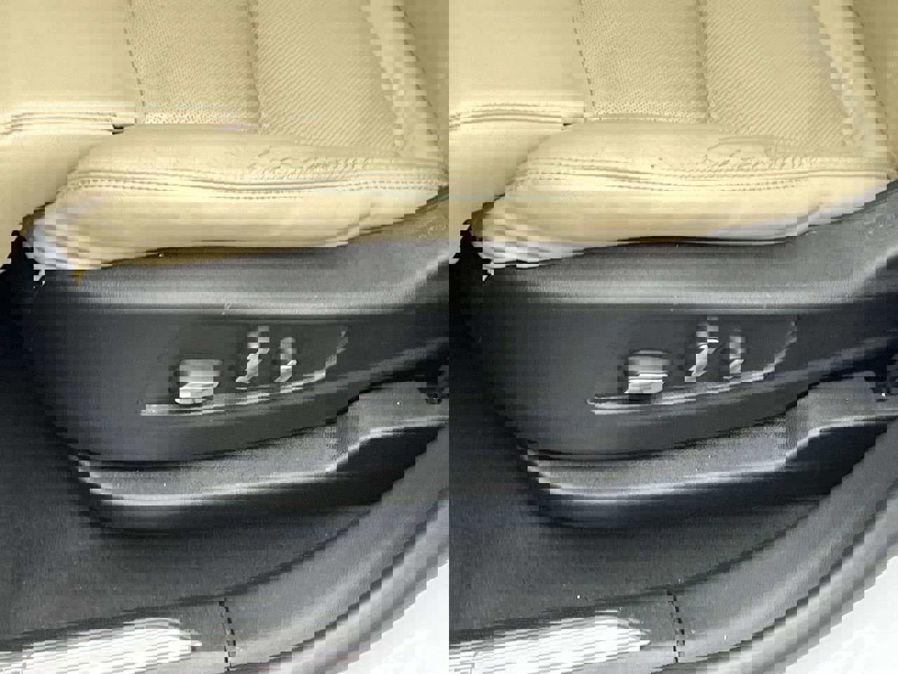 Used 2017 Cadillac XT5 Luxury w/ Driver Awareness Package image 11