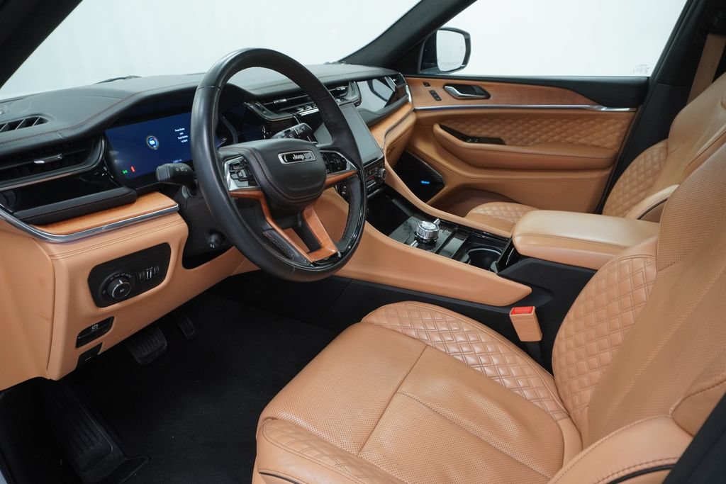 Used 2024 Jeep Grand Cherokee L Summit AWD/4WD image 11