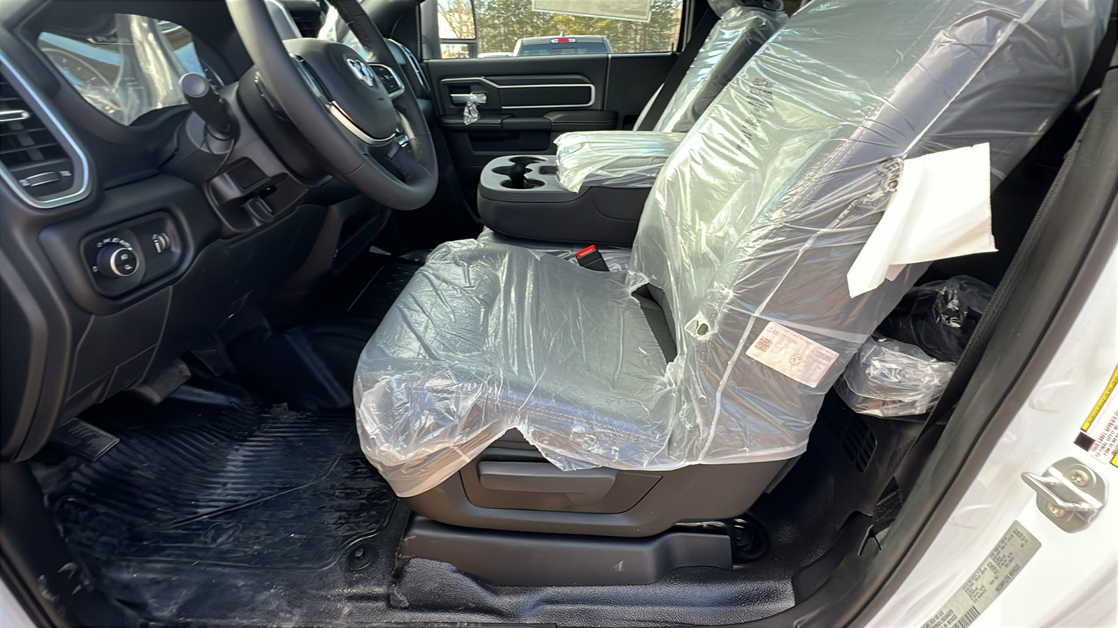 New 2025 RAM 5500 4x4 Regular Cab image 17