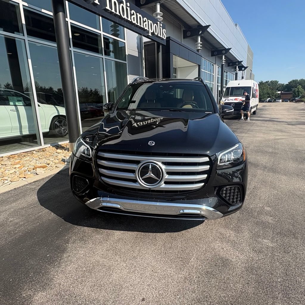 Used 2024 Mercedes-Benz GLS 450 4MATIC image 3