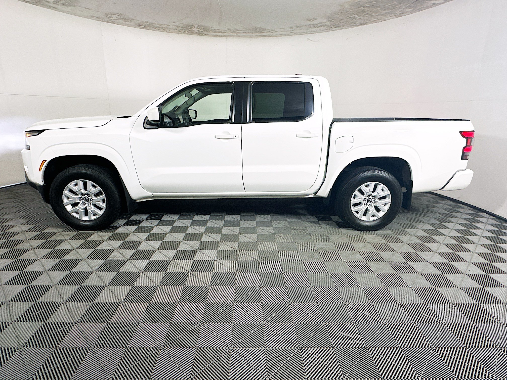 Used 2023 Nissan Frontier SV AWD/4WD image 6
