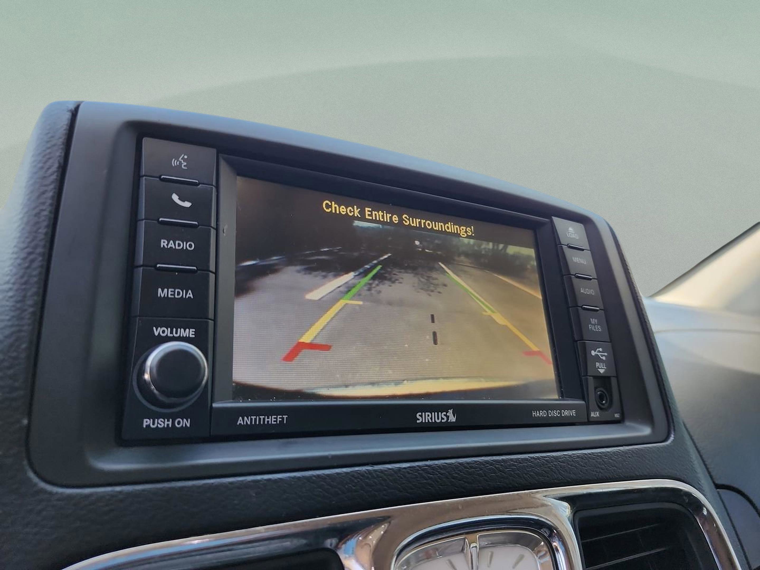 Used 2015 Chrysler Town & Country Touring w/ Driver Convenience Group FWD image 21