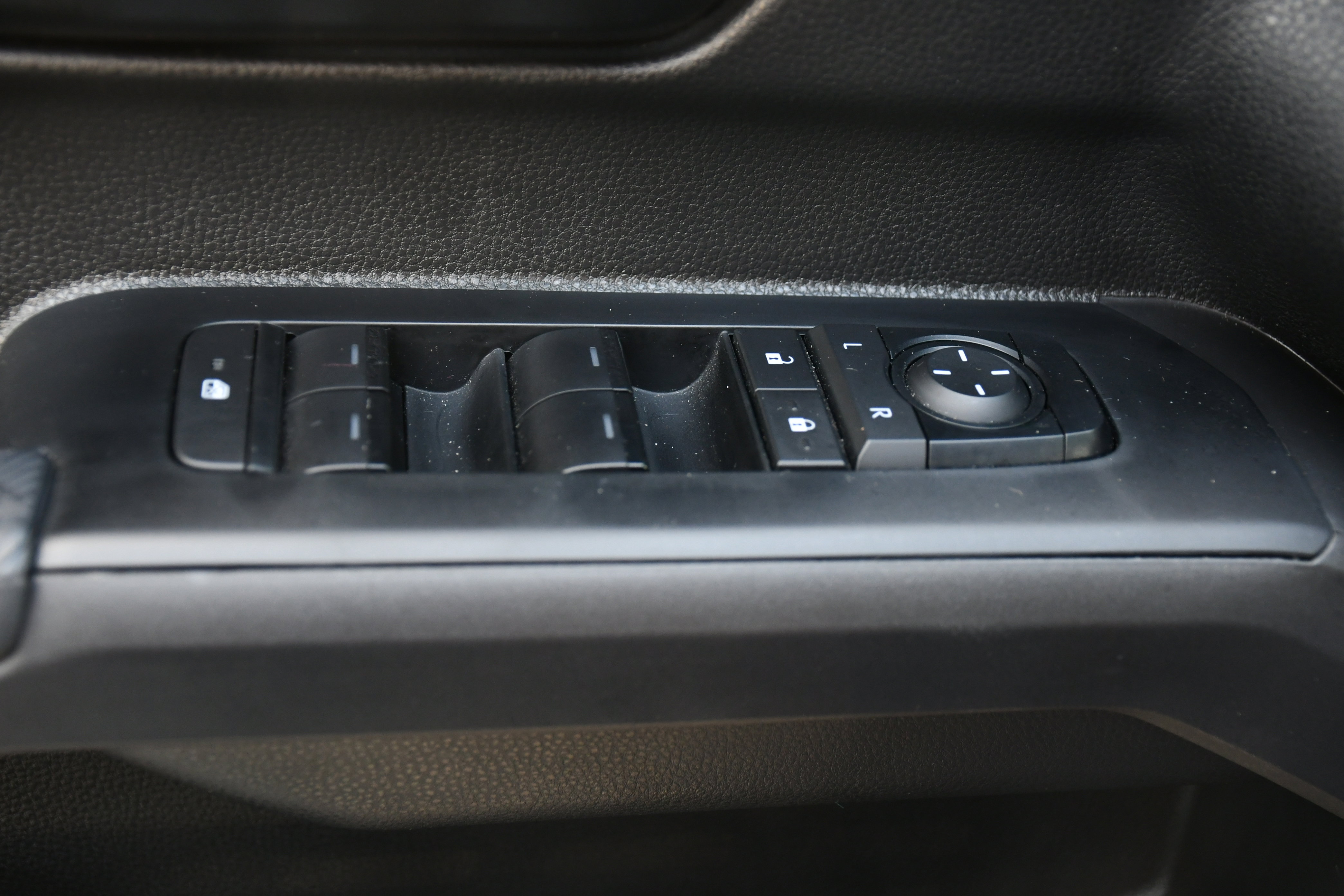 Certified 2025 Toyota Tacoma SR5 image 13