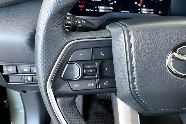 Used 2025 Toyota Tundra Limited AWD/4WD image 10