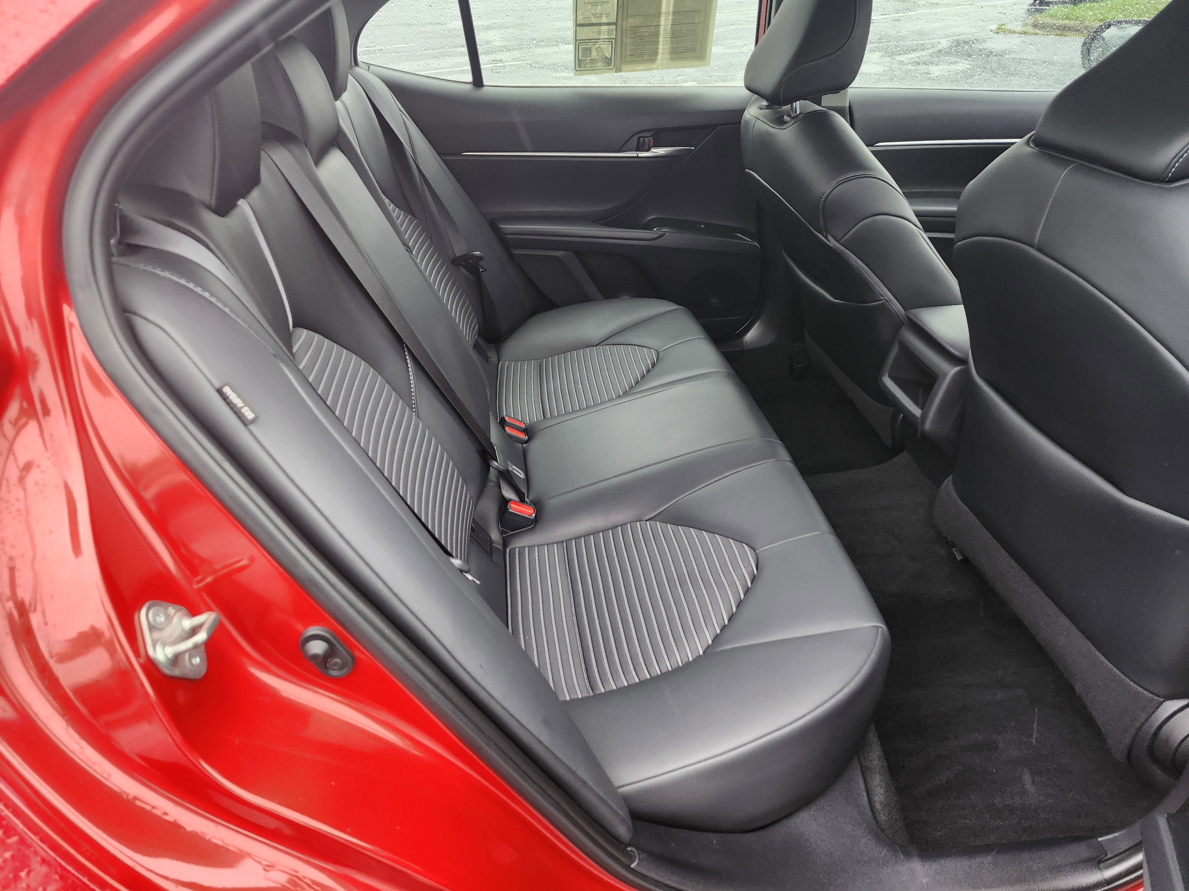 Used 2020 Toyota Camry SE image 12