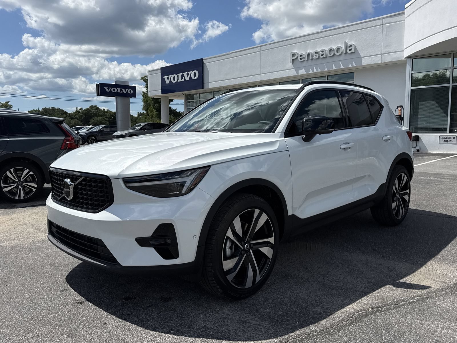 New 2026 Volvo XC40 B5 Ultra w/ Protection Package Premier