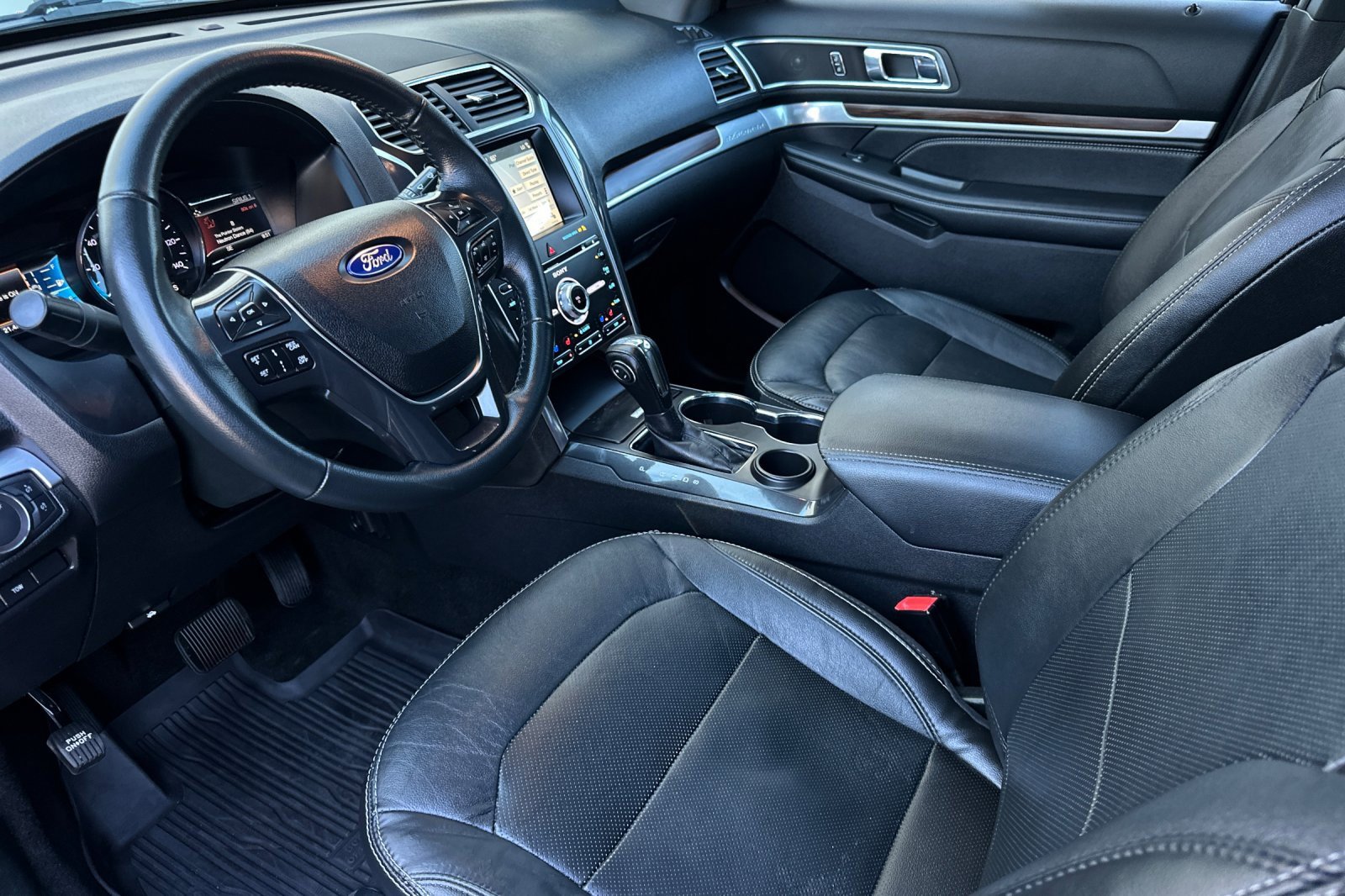 Used 2018 Ford Explorer Limited w/ Equipment Group 301A image 10