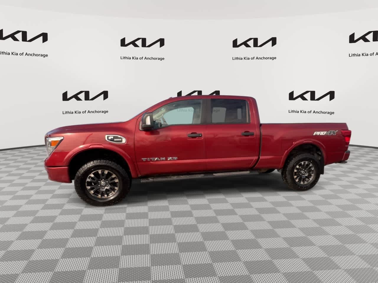 Used 2017 Nissan Titan PRO-4X w/ Pro-4x Convenience Package AWD/4WD image 6
