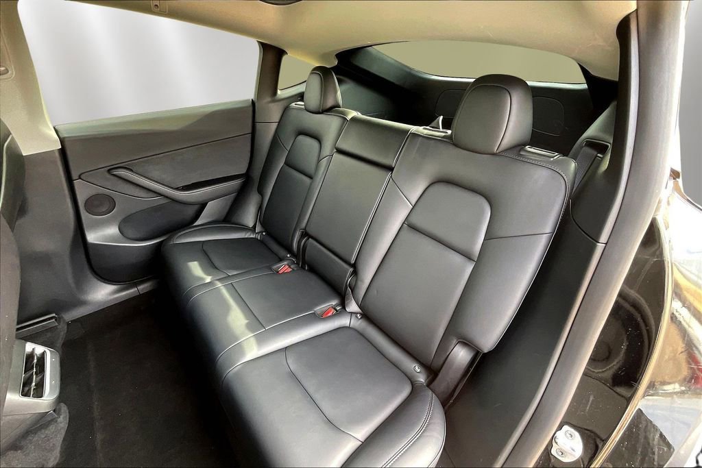 Used 2022 Tesla Model Y Long Range image 21