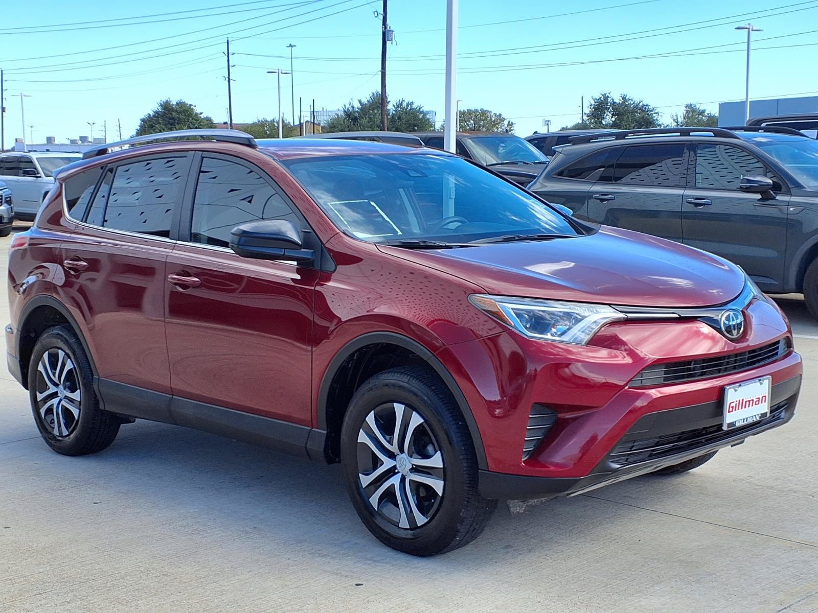 Used 2018 Toyota RAV4 LE FWD image 2