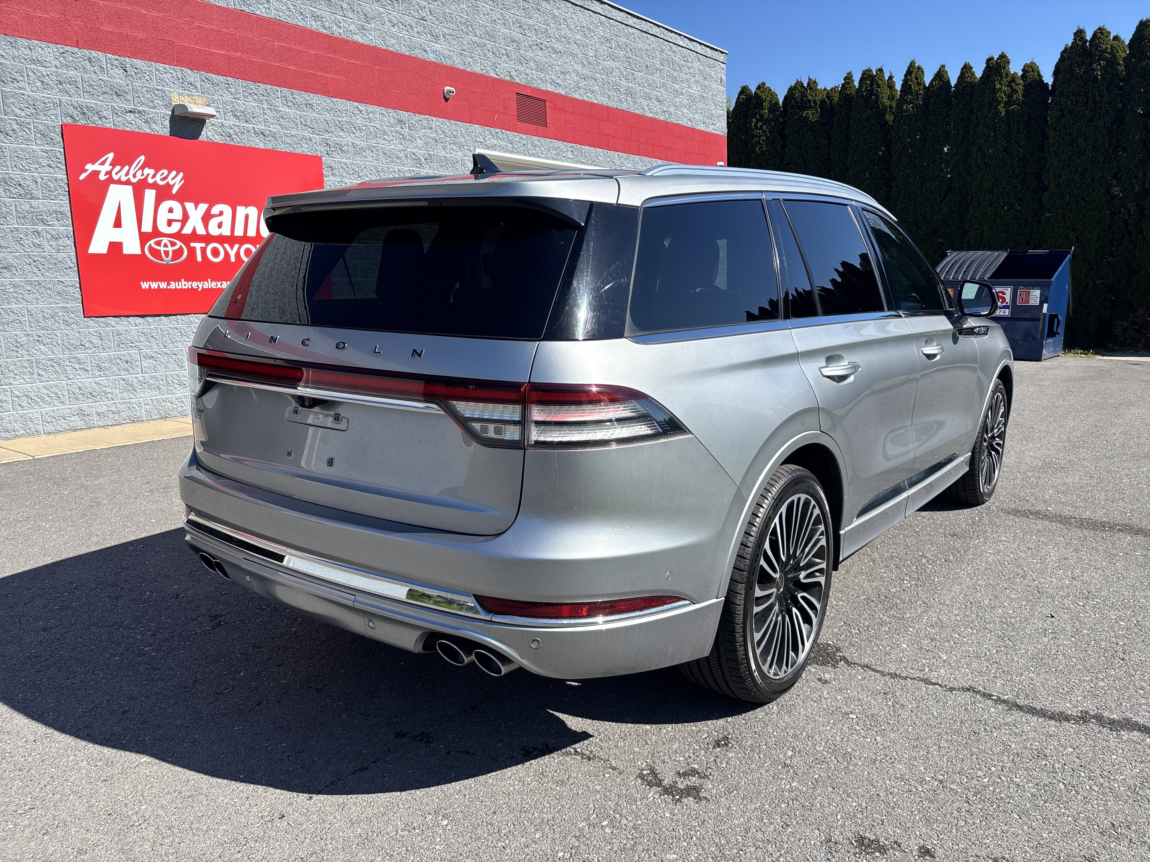 Used 2023 Lincoln Aviator Black Label w/ Dynamic Handling Package AWD/4WD image 3