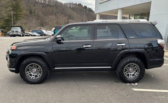 Used 2016 Toyota 4Runner Limited image 9