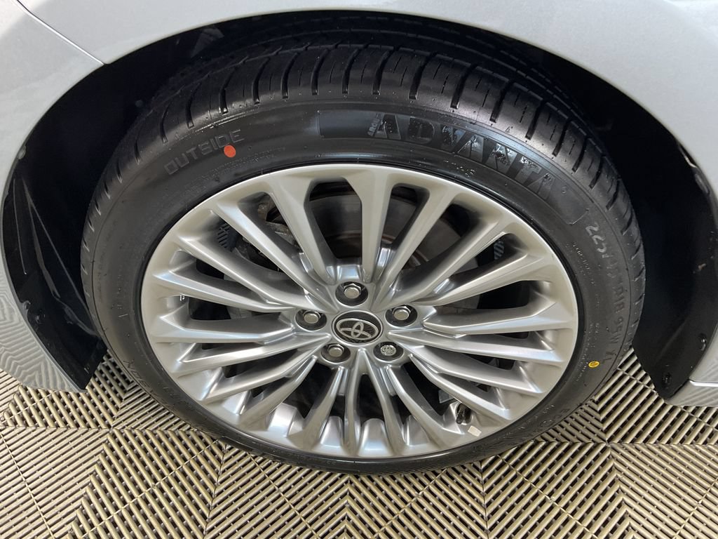 Used 2021 Toyota Avalon Limited w/ Advanced Safety Package FWD image 5