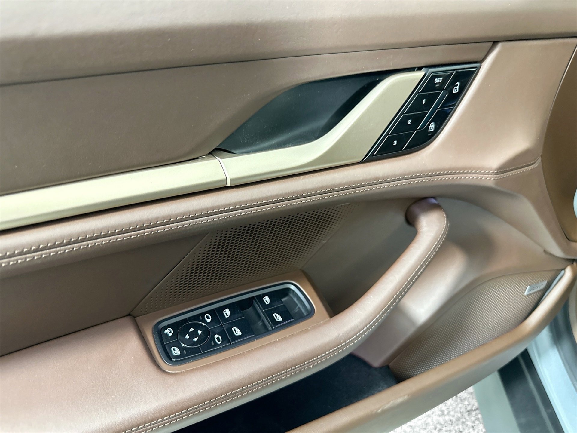 Certified 2021 Porsche Taycan 4S image 31